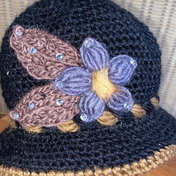 Fashionable Black Crochet Flower Warm Knit Beanie🔷FINAL SALE $8🔷 - Picture 3 of 5